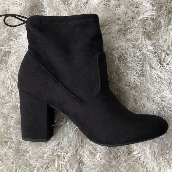 ‼️PRICE IS FIRM‼️Black suede ankle boots - Picture 2 of 6